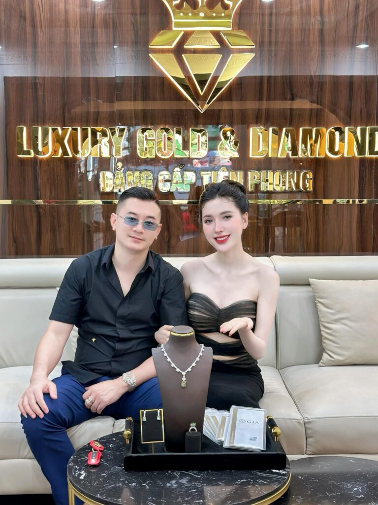 Ngân Collagen 1 Ngân Collagen tự xưng buôn kim cương ở Cần Thơ: Ai mới là người đứng sau công ty này?