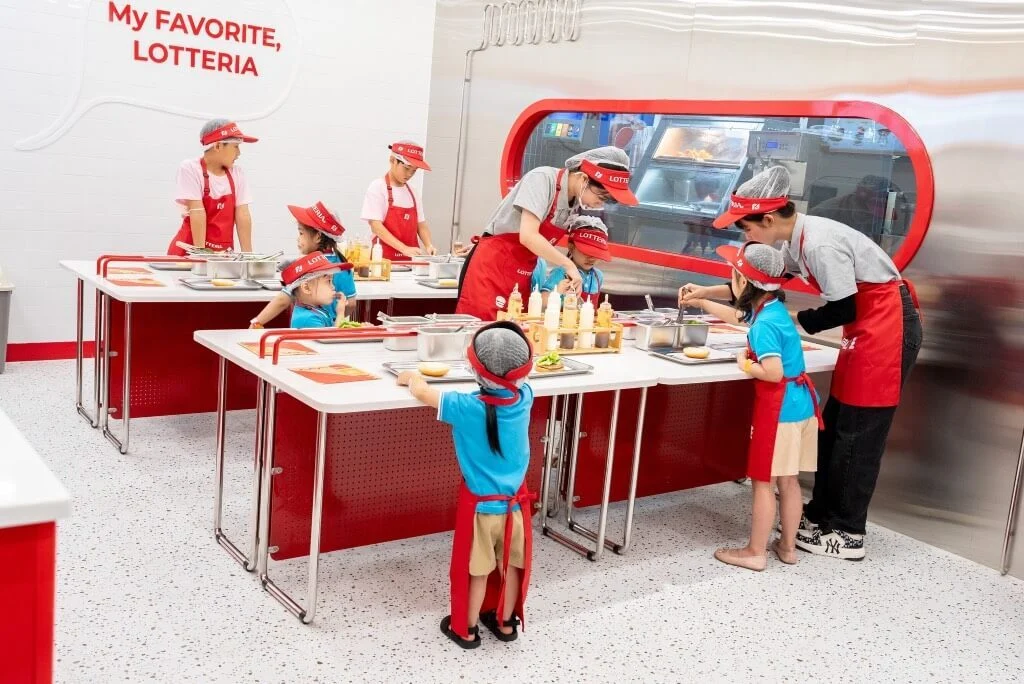 Địa điểm đi chơi Ngày Quốc tế Thiếu nhi 1/6 ở Hà Nội 4 Tại KidZania, các em nhỏ được nhập vai vào nhiều nghề nghiệp khác nhau, giúp nâng cao vốn hiểu biết, tính tự lập. (Ảnh: KidZania)